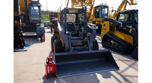 Мини-погрузчик XCMG SV790RU 1 Мини-погрузчик XCMG SV790RU