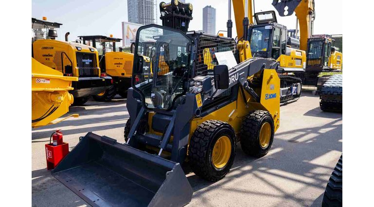 Мини-погрузчик XCMG SV790RU Мини-погрузчик XCMG SV790RU